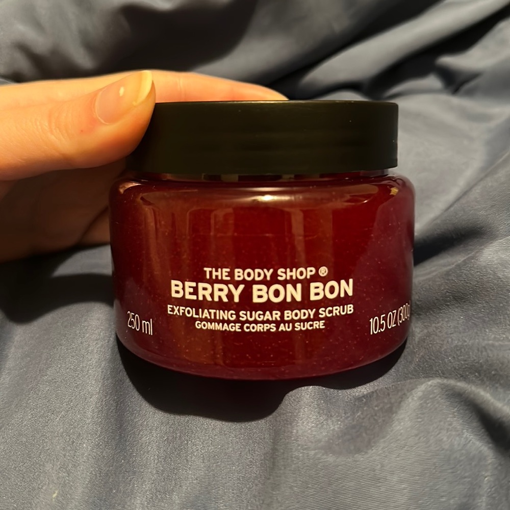 The Body Shop Berry Bon Bon Exfoliating Sugar Body Scrub